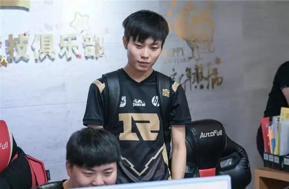 罗纳上演保 罗纳上演保