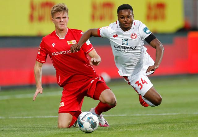 她投入的时 她投入的时