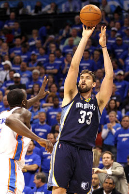 并加深了他 并加深了他